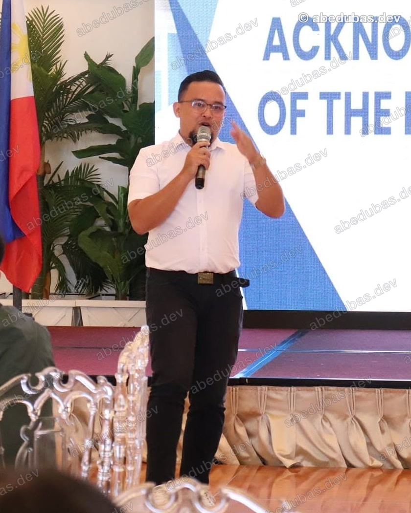 Arvin Baghari Edubas speaking at an event